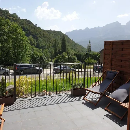 Pirineos 3 Appartement *